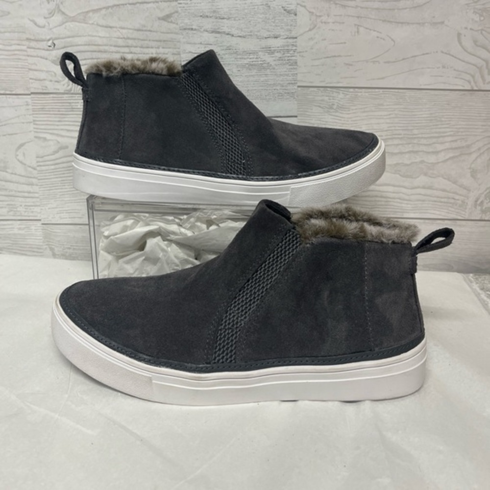 Tom’s high top suede shoe 7.5 NEW